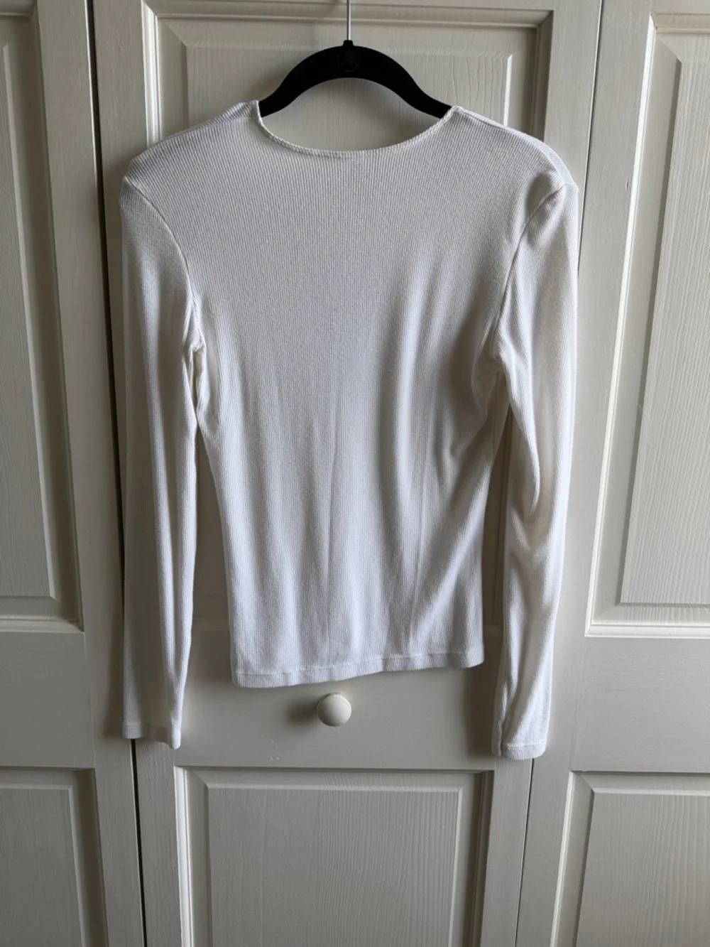American Apparel Women’s White V-Neck Long Sleeve Top - Picture 3 of 3